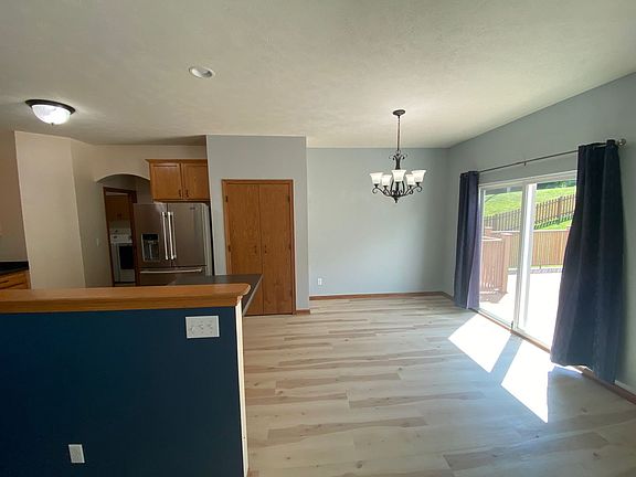 3rd image of 877 Stonefield Dr