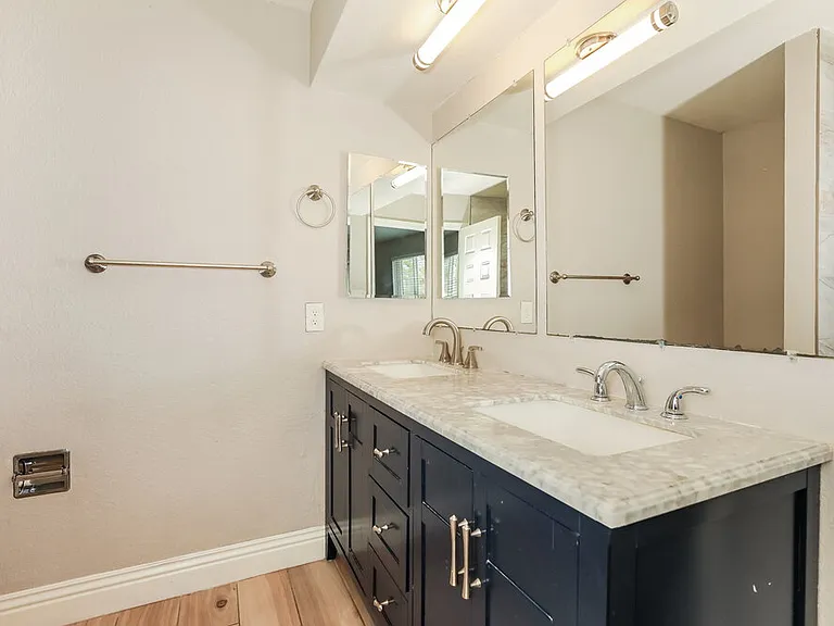 631 W Lindner Ave — Photo 11
