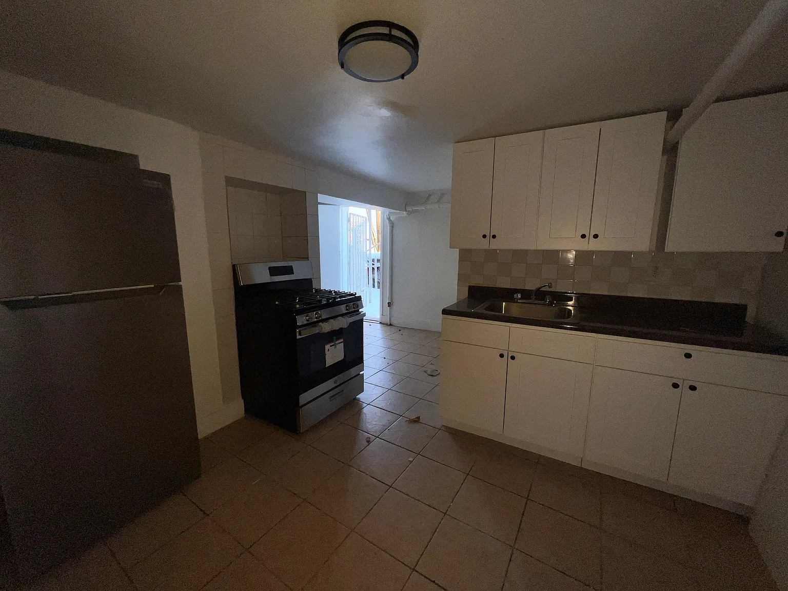 2 bed, 850 sqft, $1,800 — Photo 2