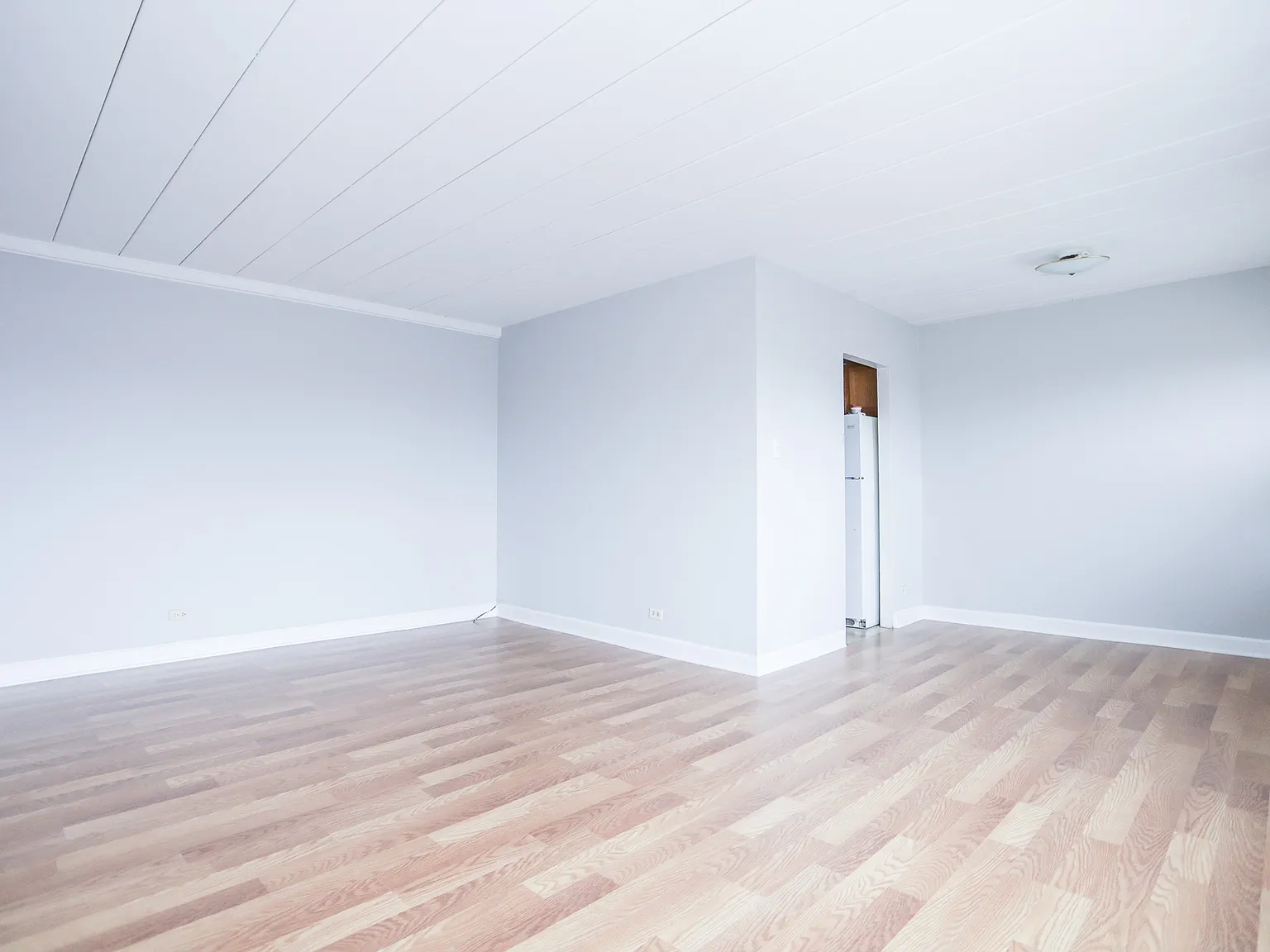 5653 N Christiana Ave — Photo 3
