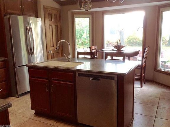 3rd image of 3920 Oakridge Dr