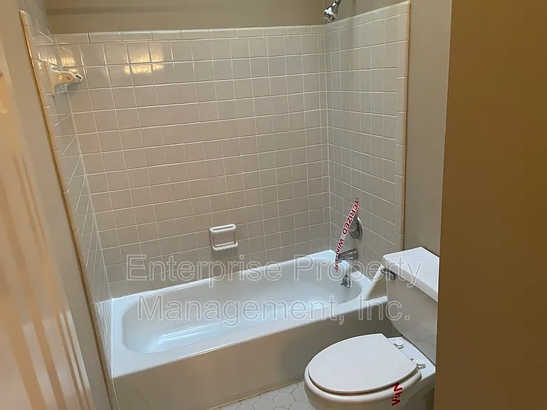 384 Sherburne Cv — Photo 15
