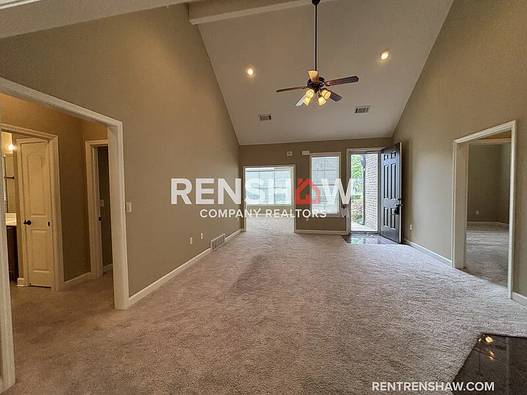 1381 Calumet Farms Dr — Photo 13