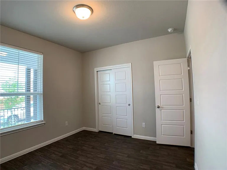 237 Michaelis Dr — Photo 15