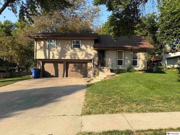 7606 Emiline St, La Vista, NE 68128