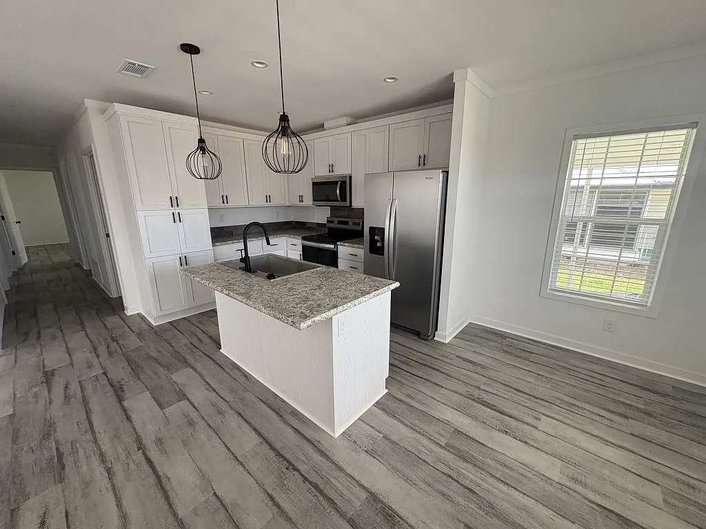 3 bed, 2.0 bath, 1460 sqft, $1,599 — Photo 4