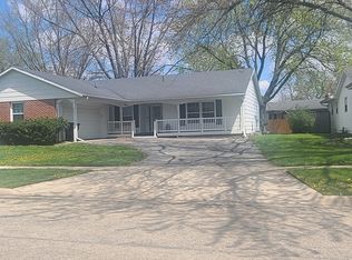 1215 Sunnymeade Dr, Rochelle, IL 61068