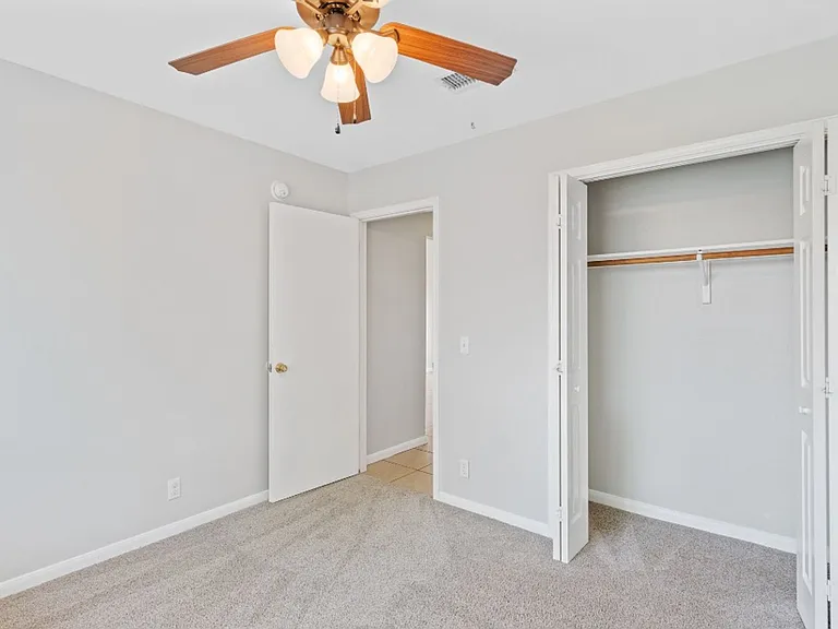 604 Maplecreek Dr — Photo 22