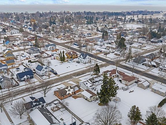 3rd image of 705 2nd St