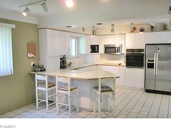 5th image of 2590 Deptford Dr