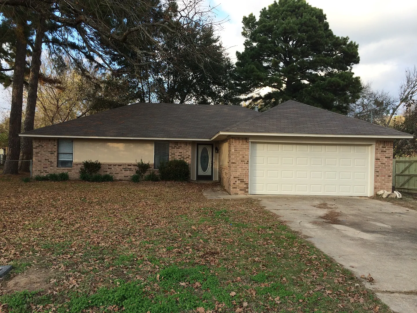 Charming 3 Bedroom in Flint! Coming Soon! — Photo 1