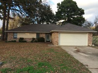 10616 Debbie Ln, Flint, TX 75762