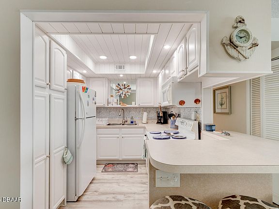 5th image of 1575 Ocean Shore Blvd APT 405