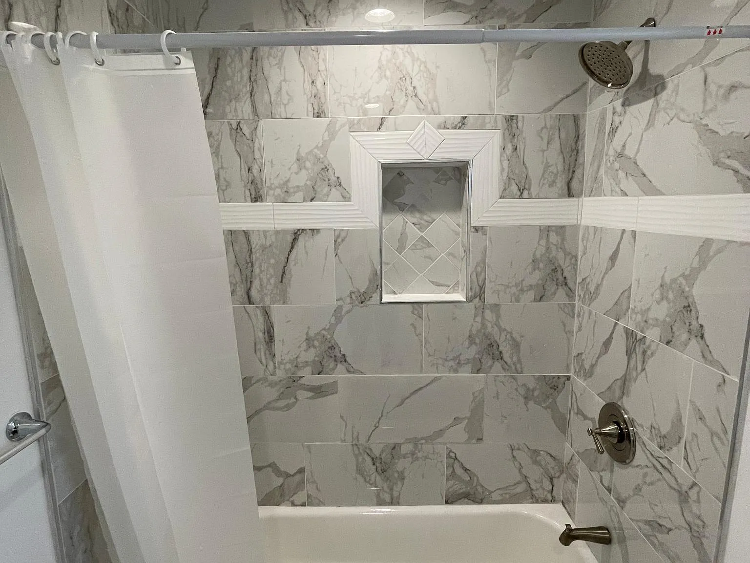 2270 Cove Ave — Photo 4