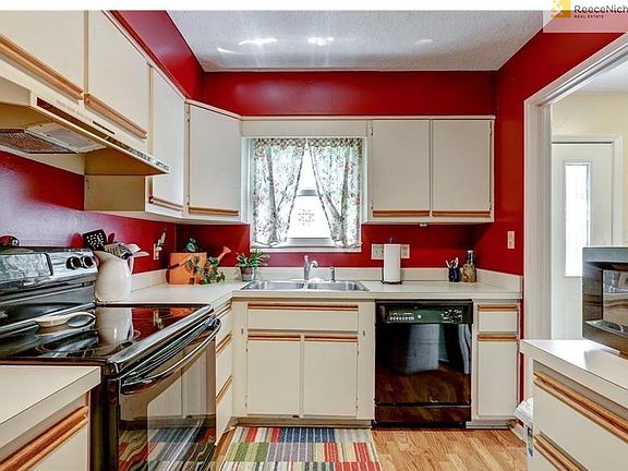5th image of 8308 Woodward St