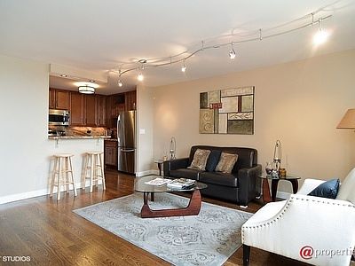 2nd image of 2626 N Lakeview Ave APT 405