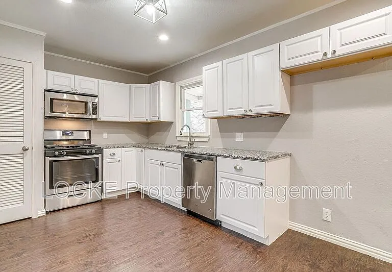 3024 8th Ave — Photo 15