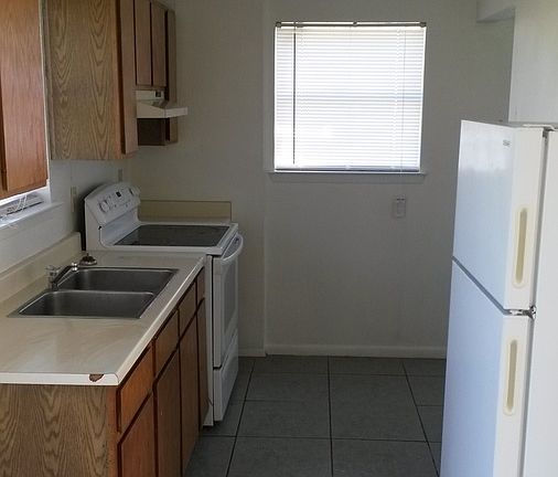 5th image of 1566 Katy St