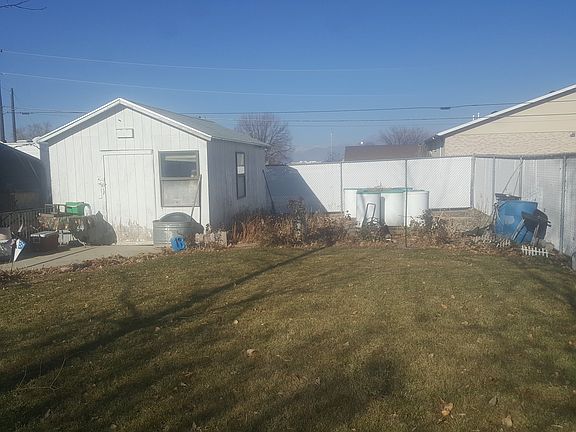 Large back yard SE corner 6' Foot Rear & Sidechain Link