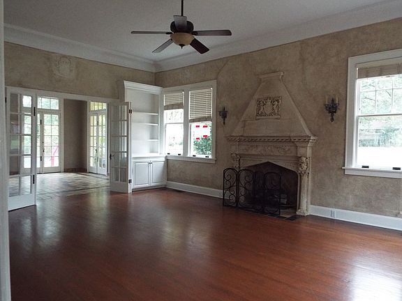 4th image of 901 Hickory Ave