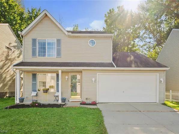 1138 Oxford Cir, Akron, OH 44312