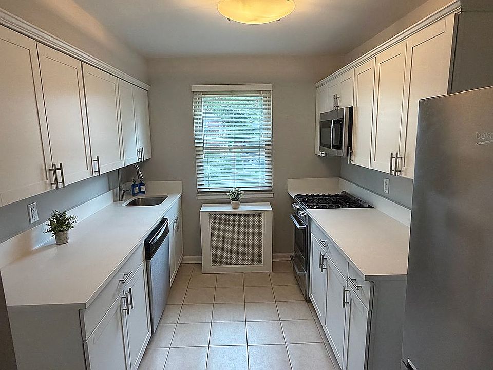 1st image of 135 E Clinton Ave ##4b