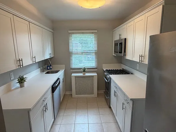 135 E Clinton Ave #4B-204E, Bergenfield, NJ 07621