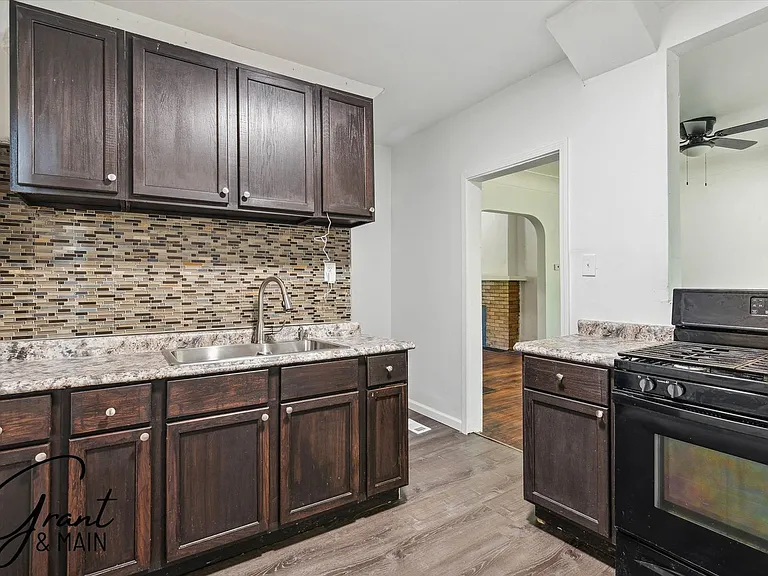 326 Eason Ave — Photo 11