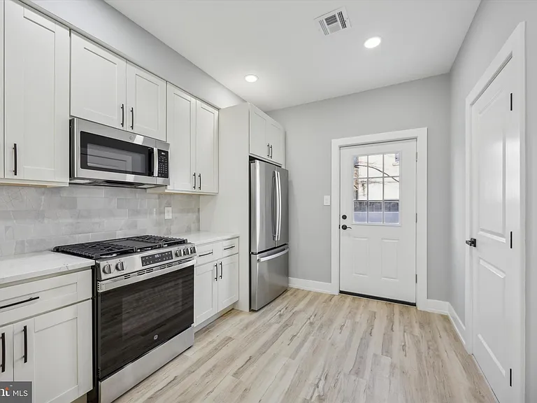 451 Fitzgerald St — Photo 10