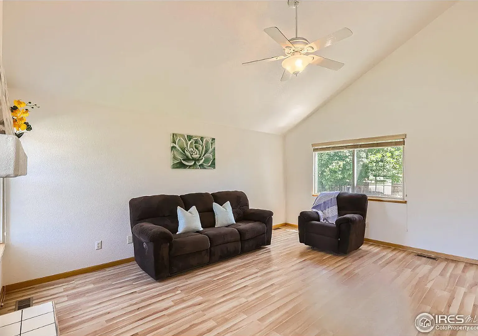 Charming 3-Bedroom Home with Large Garage & Fenced Yard — Photo 3