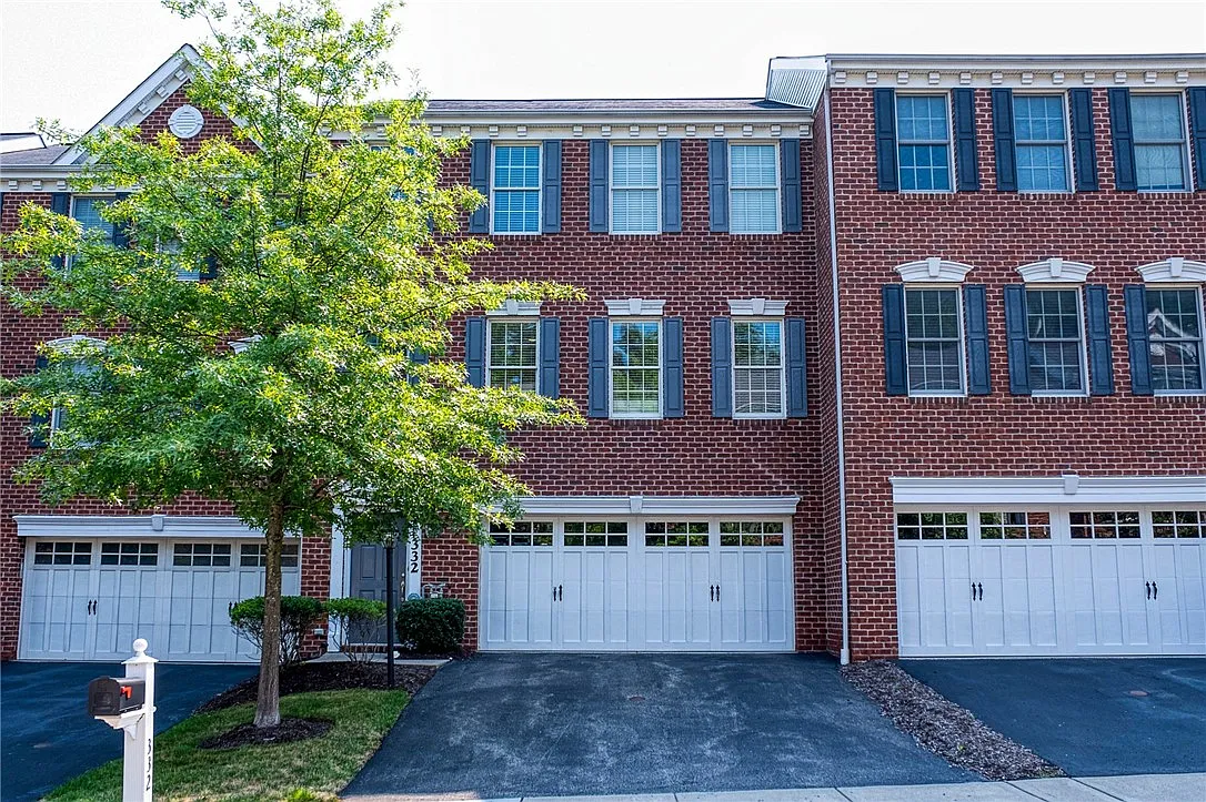 3 bed, 2.5 bath, 1890 sqft, $2,700 — Photo 1