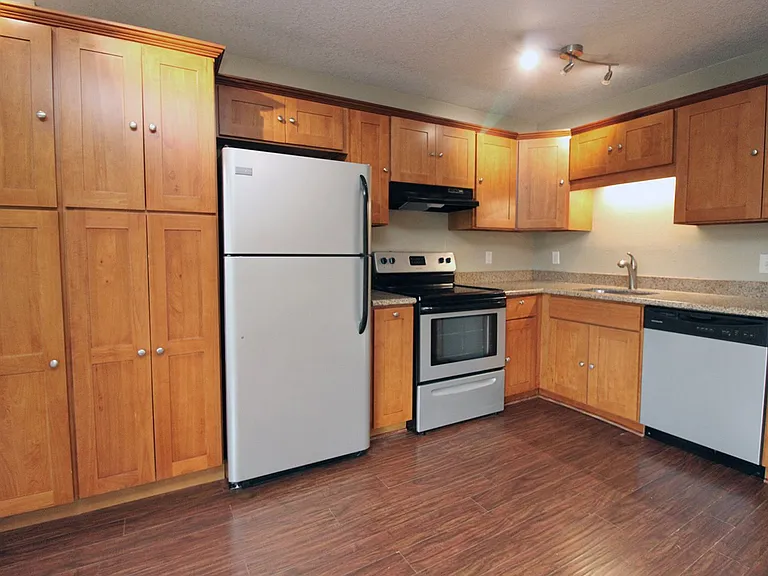 4204 - 4232 SE Cesar E Chavez Blvd — Photo 11