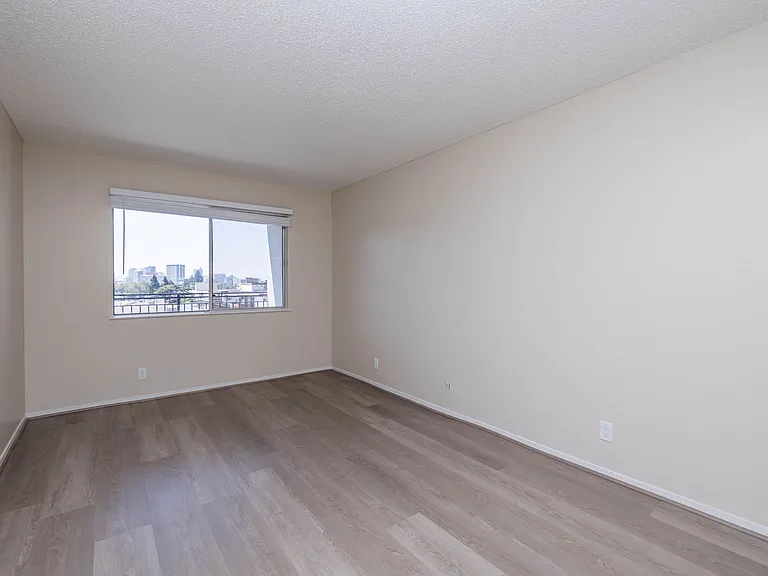 630 Mariposa — Photo 13