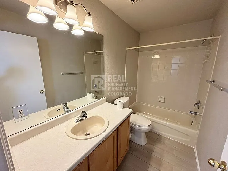 4554 Perth St — Photo 8