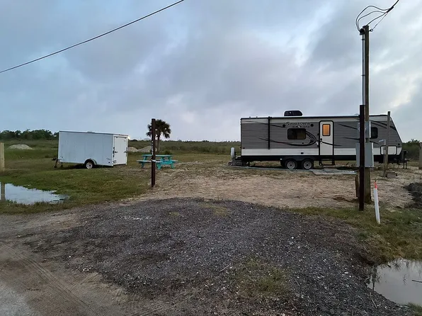 1153 N Tinkle Ln, Crystal Beach, TX 77650