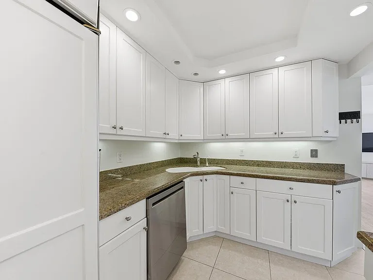 5420 N Ocean Dr #1702 — Photo 12
