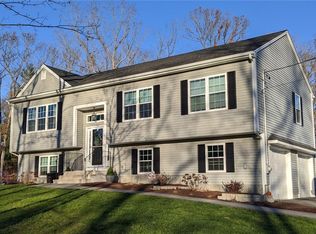 1031 Great Rd, Lincoln, RI 02865