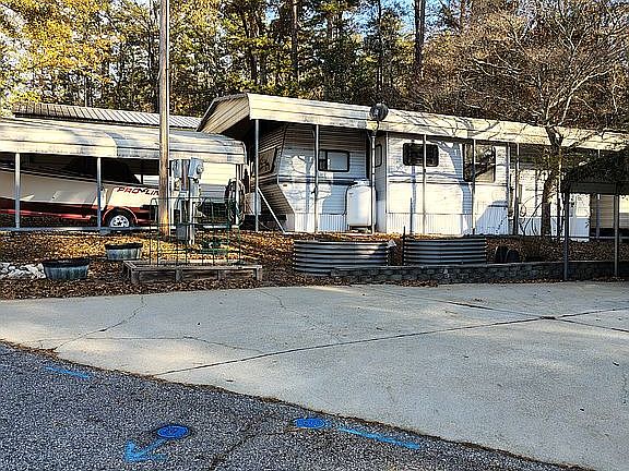 4th image of 502 Newbury Cir