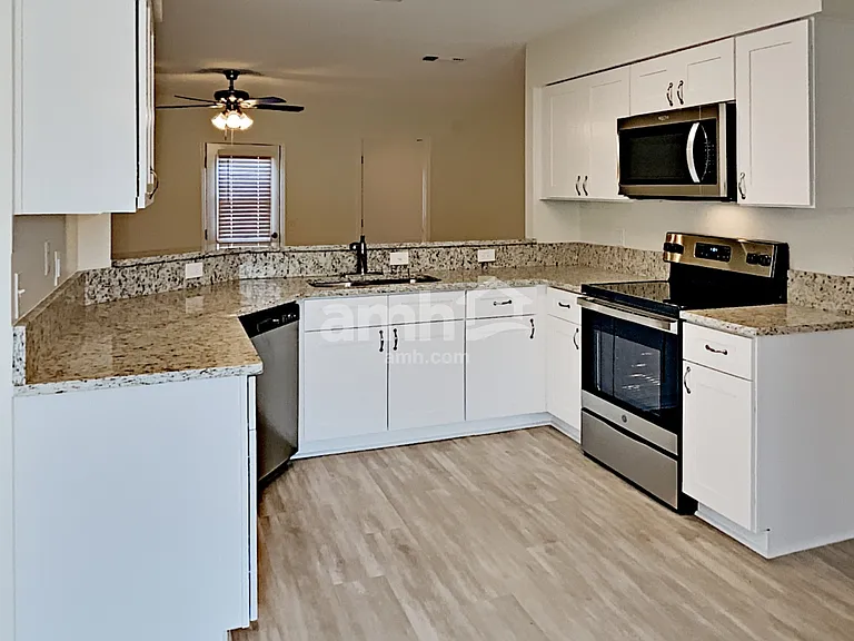 1694 Ashwood Cir — Photo 8