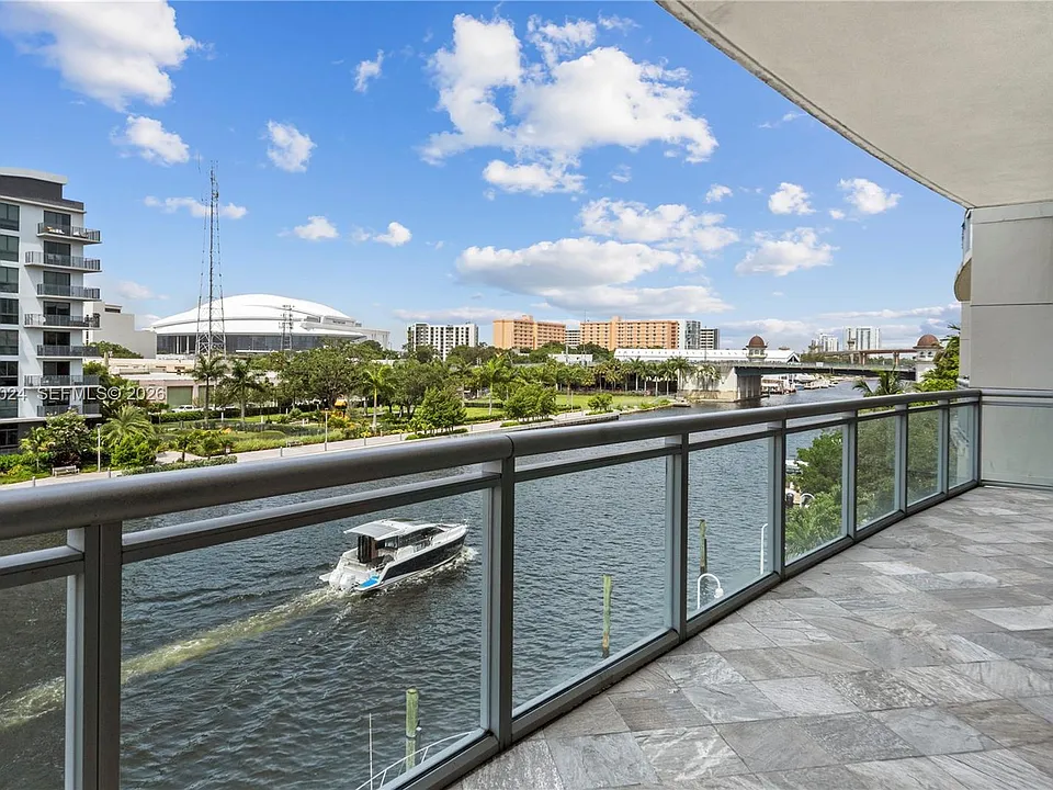 1090 NW North River Dr #402