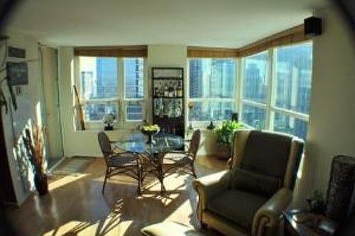 3rd image of 345 N Lasalle St APT 3903