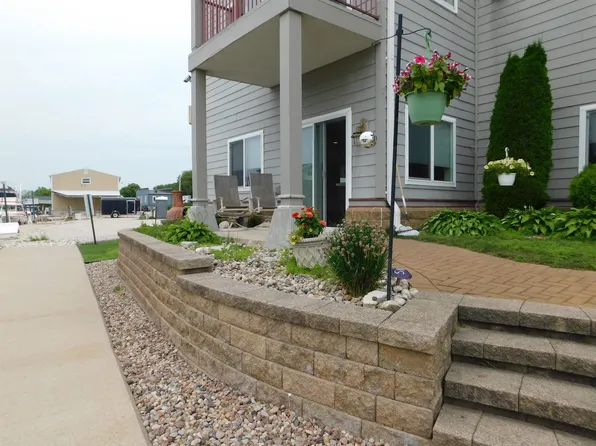 20 Shanty Rd Unit 104, Algoma, WI 54201