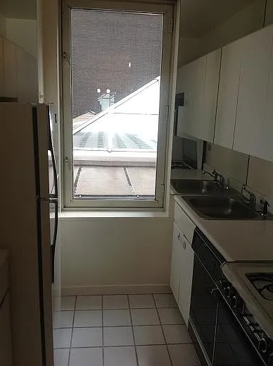 145 E 48th St #7G — Photo 9