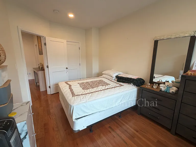 123 Sutherland Rd #E — Photo 14