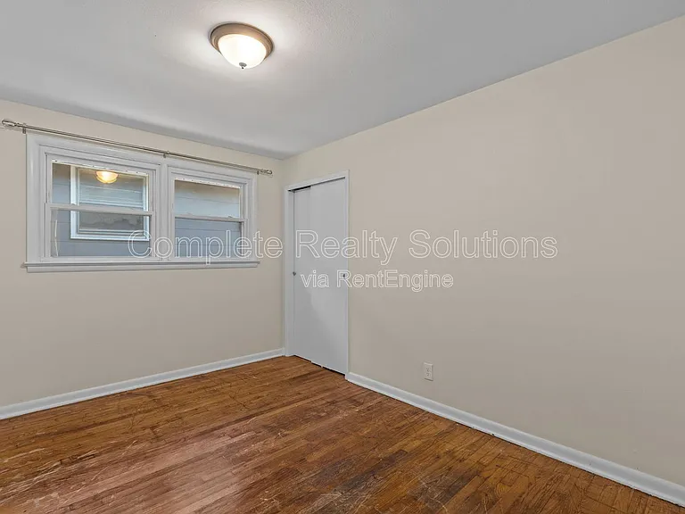 2502 McLaran Ave — Photo 11