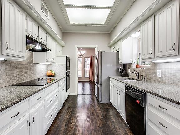 2nd image of 1428 Scarborough Ln
