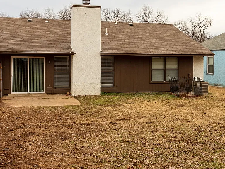 4902 S Gum Ave — Photo 80