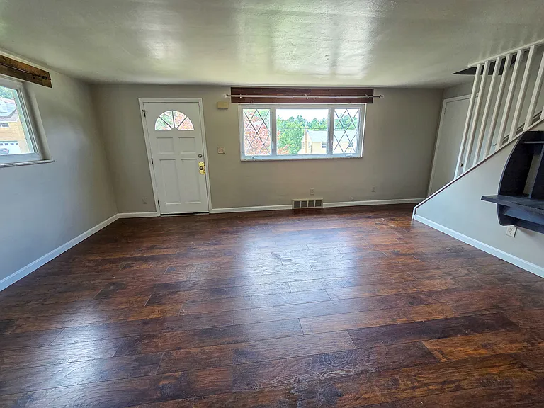 151 Mahoning Dr — Photo 12