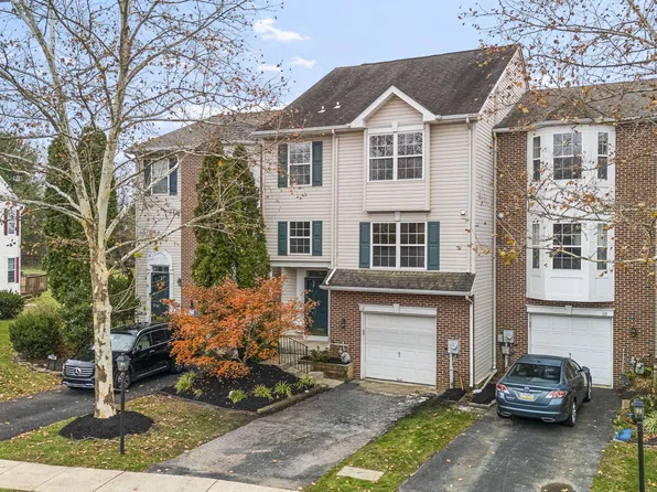 12 Hunt Club Dr, Collegeville, PA 19426