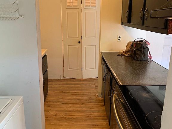 5th image of 405 E 8th St